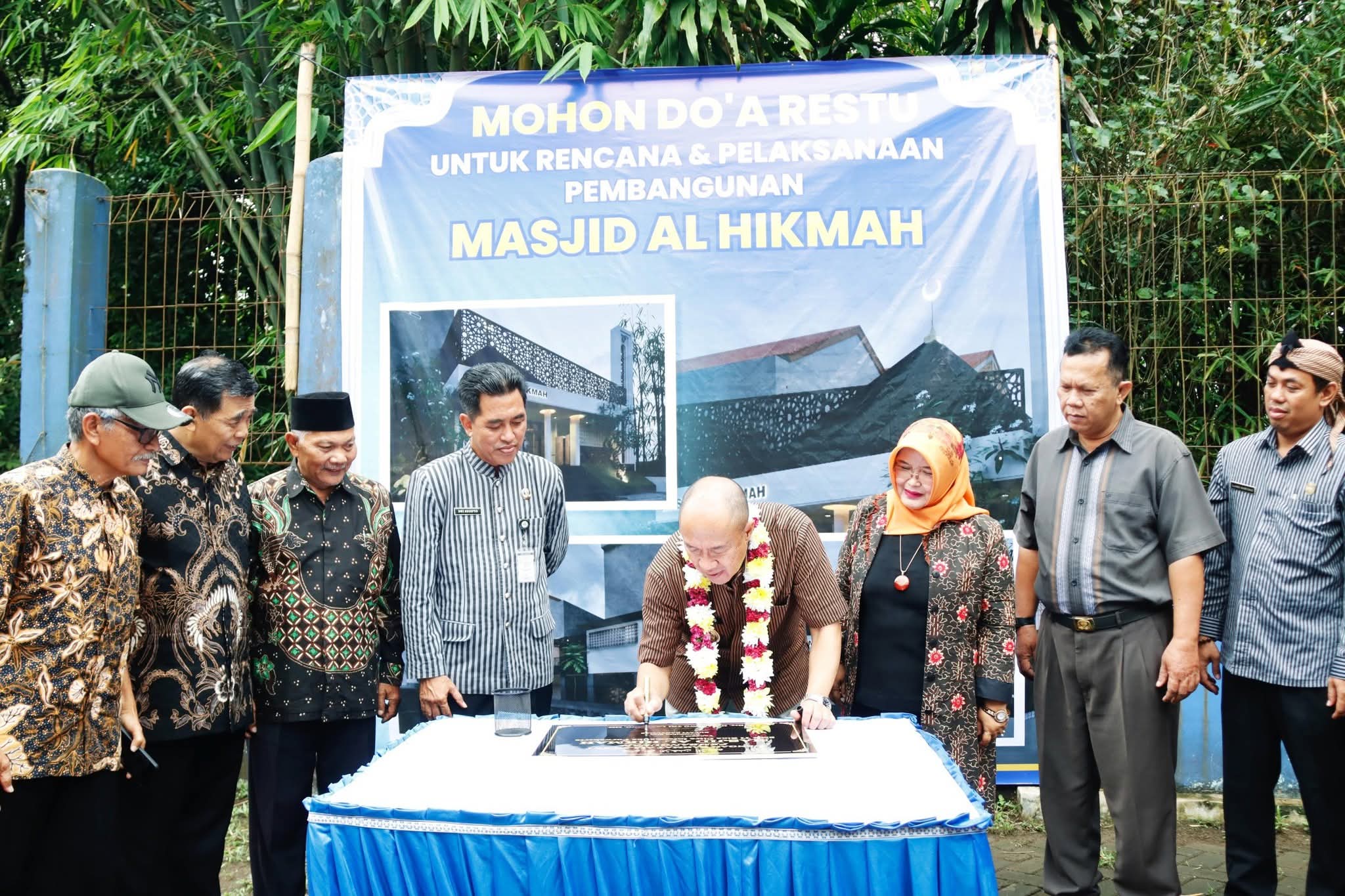 Bupati Sadewo Awali Pembangunan Masjid Al Hikmah SMK TI BINTRA Purwokerto