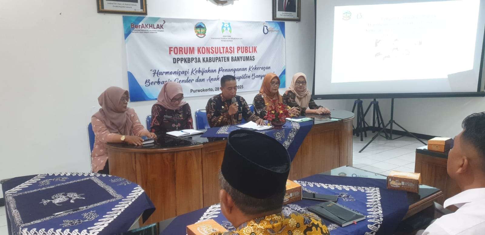 Forum Konsultasi Publik Harmonisasi Kebijakan Penanganan Kekerasan Berbasis Gender dan Anak yang diselenggarakan oleh DPPKBP3A Banyumas. (Foto: Dok Bapas Purwokerto)