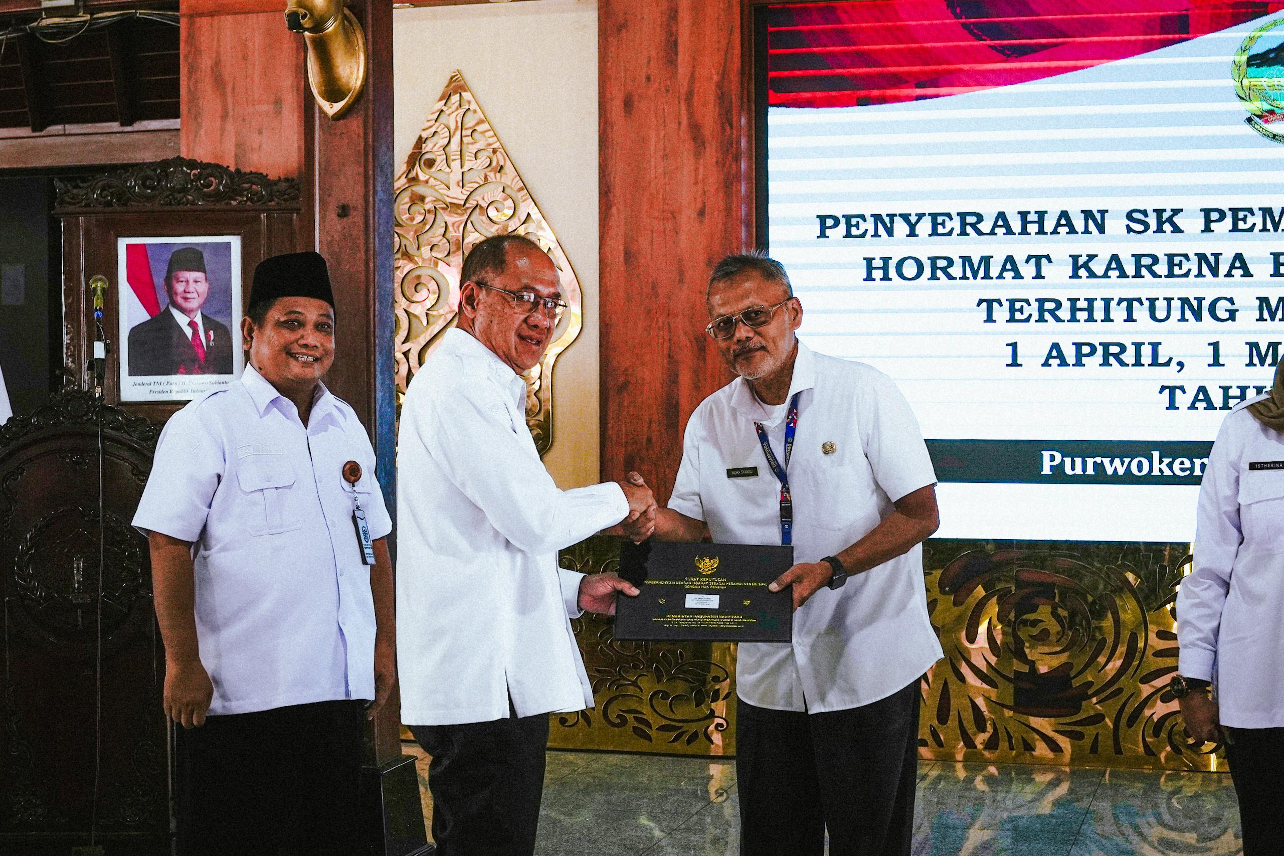 176 ASN Banyumas Terima SK Pensiun