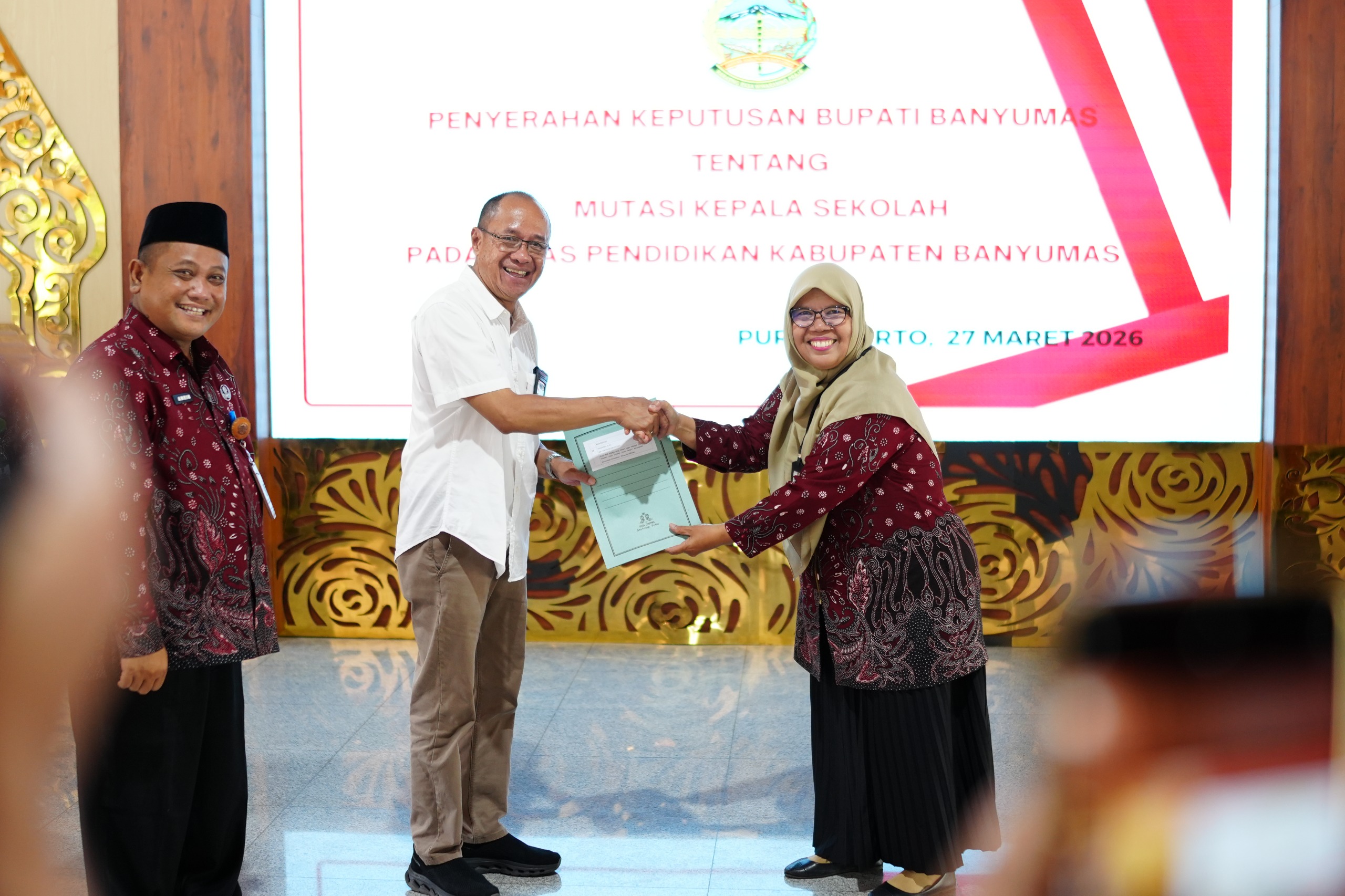 118 Kepala Sekolah Terima SK Mutasi Bupati Sadewo Tegaskan Komitmen Perkuat Pendidikan