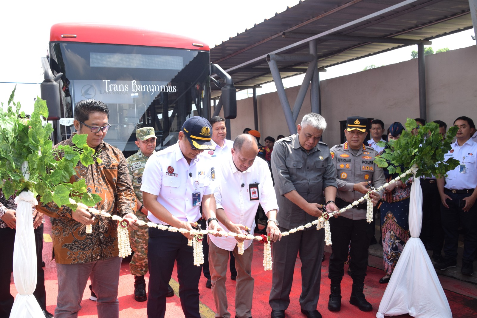 Trans Banyumas Resmi Masuk Stasiun Purwokerto dari Pintu Barat