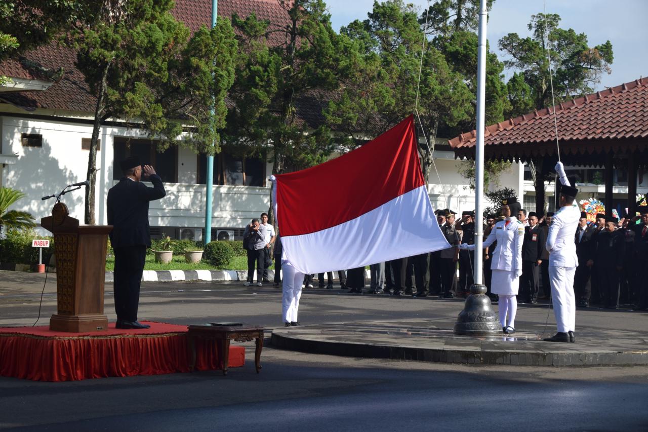 Bupati Sadewo Pimpin Peringatan Hardiknas di Banyumas, Perkuat Komitmen Pendidikan Merata dan Berkualitas