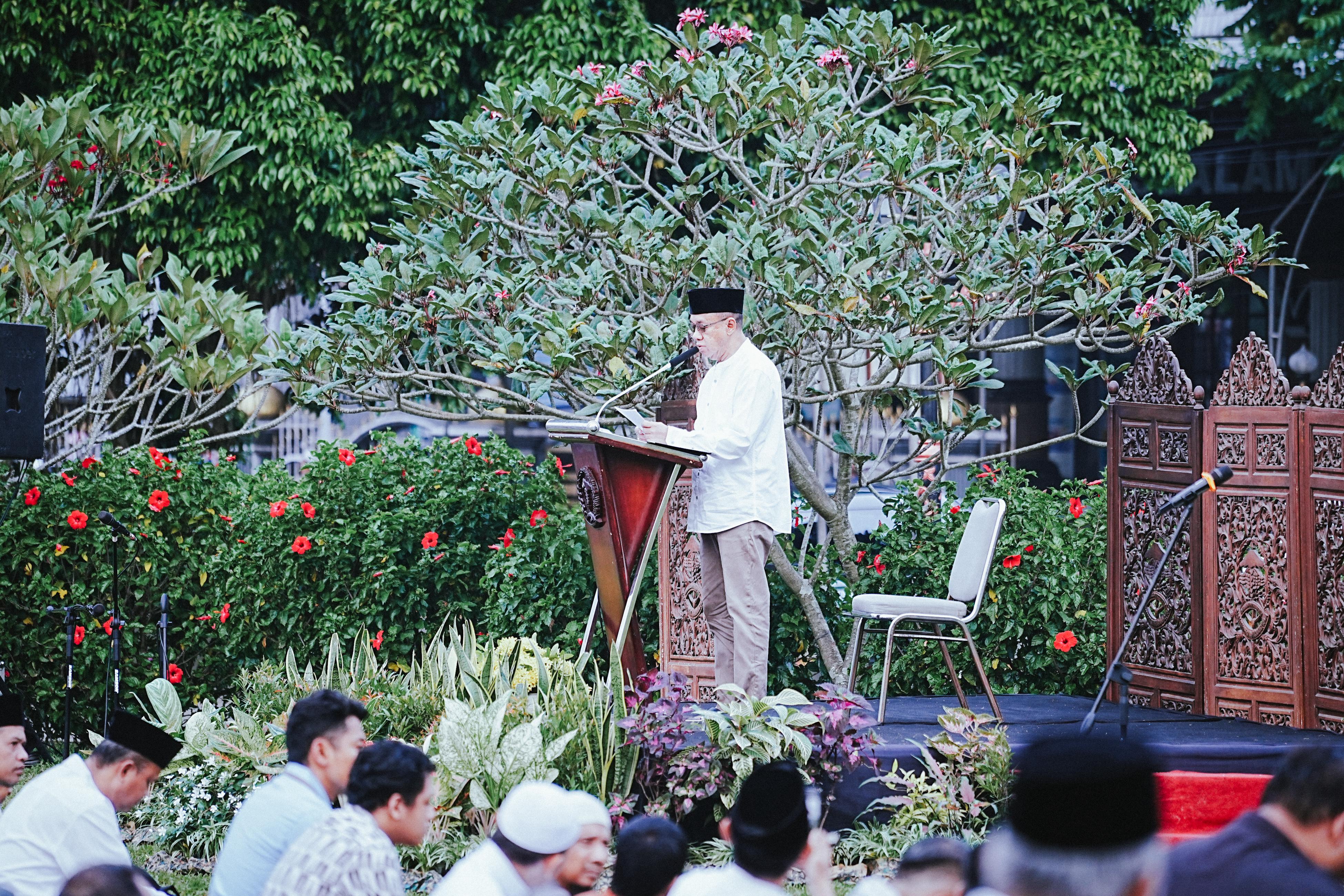Ribuan Warga Laksanakan Salat Idul Adha di Alun-alun Purwokerto