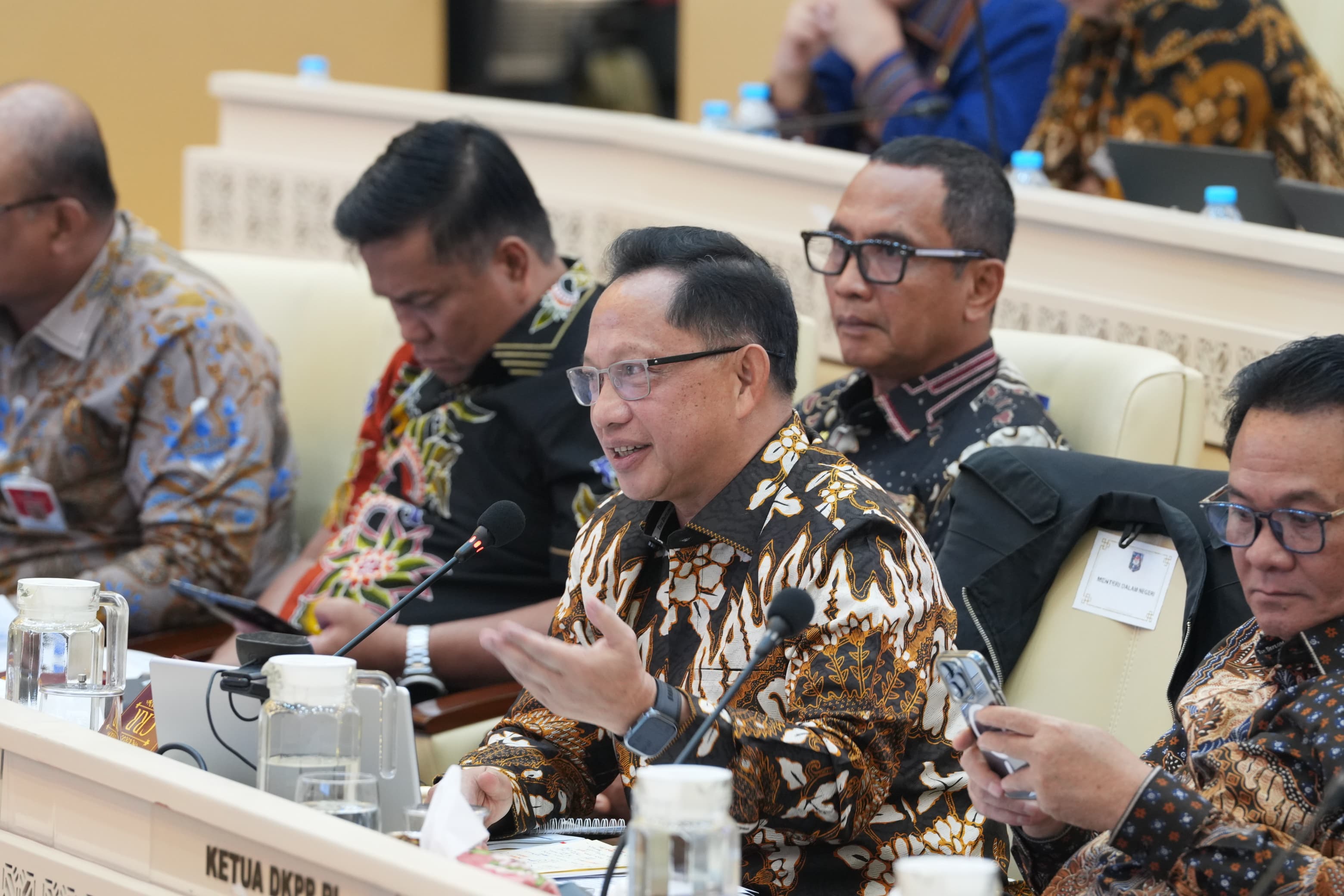 Menteri Dalam Negeri (Mendagri) Muhammad Tito Karnavian Didampingi Pejabat Depdagri