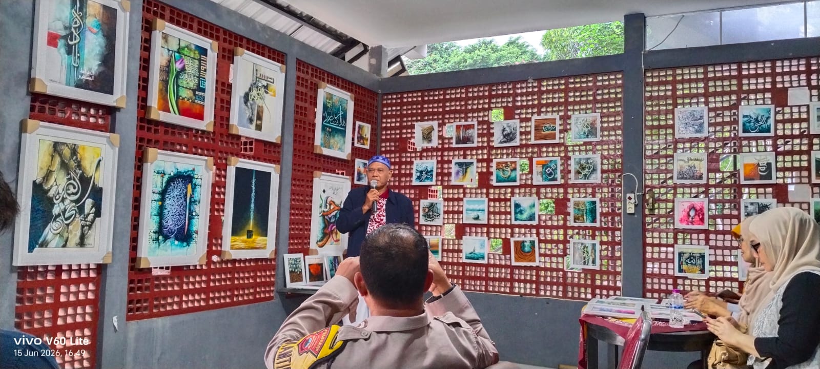 Dibuka Lurah Kedungwuluh Imanda Nouval,Pameran Kaligrafi Diminati
Masyarakat