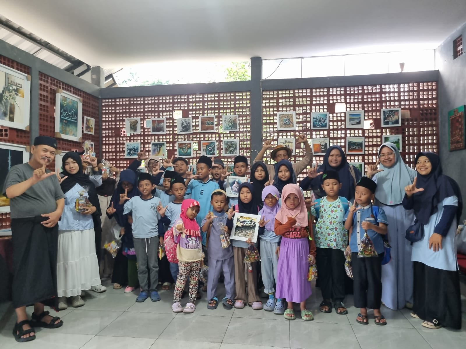 Sambut 1 Muharram, Pameran Lukisan Kaligrafi di Taman Literasi Diramaikan Kunjungan Santri TPQ