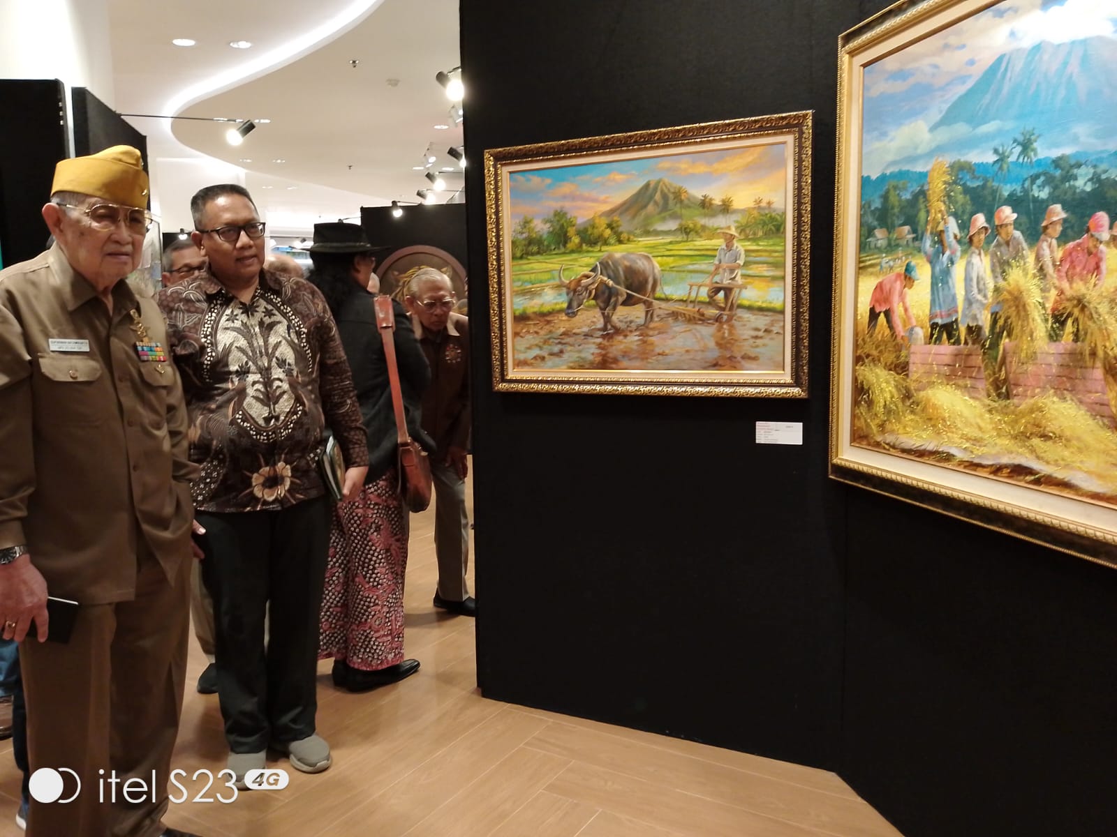 Pameran Seni Rupa Nasional “Merajut Asa, Menghidupkan Kreatif Bangsa” Resmi Dibuka


Hadirkan 103 Karya dari 81 Seniman Nusantara


