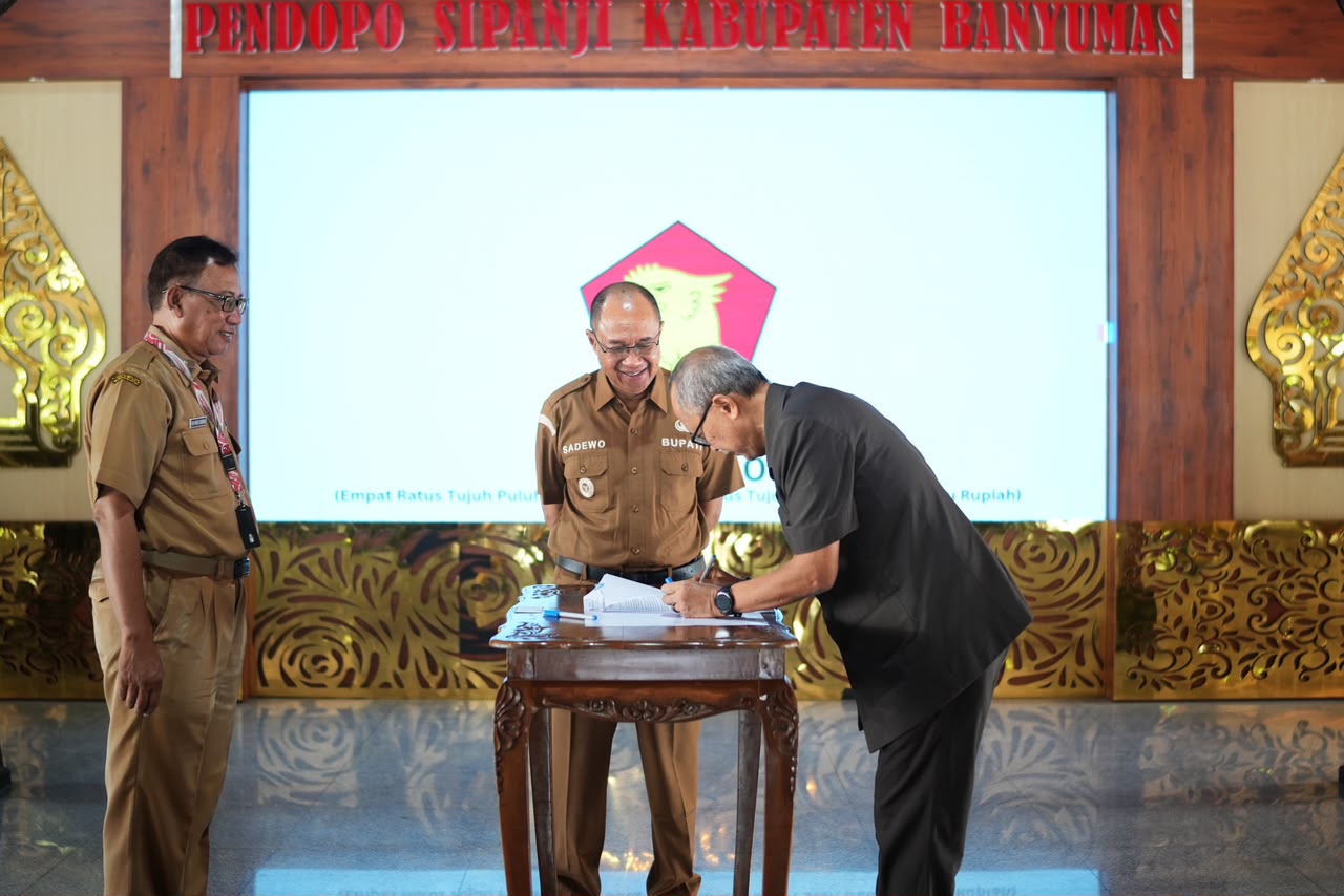 Bupati Banyumas Serahkan Bantuan Keuangan kepada 9 Partai Politik