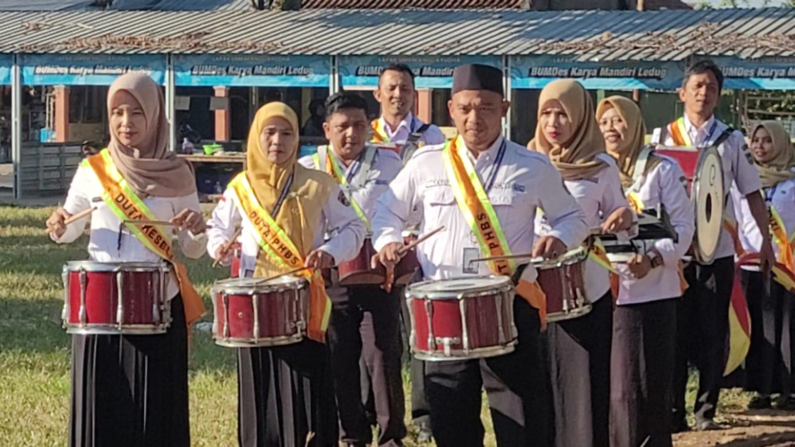 Drum Band Guru SD Negeri Ledug Kembaran Banyumas, Sambut Siswa Baru
