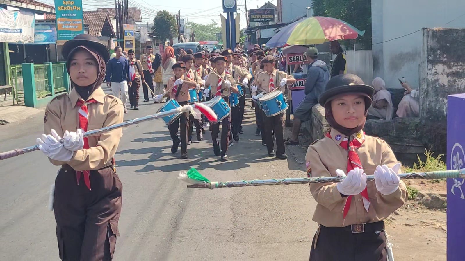 Drumband Penggalang SDN 2 Dukuhwaluh Kembaran Sambut Tim Penilai Lomba Kwarran Tergiat 2026 