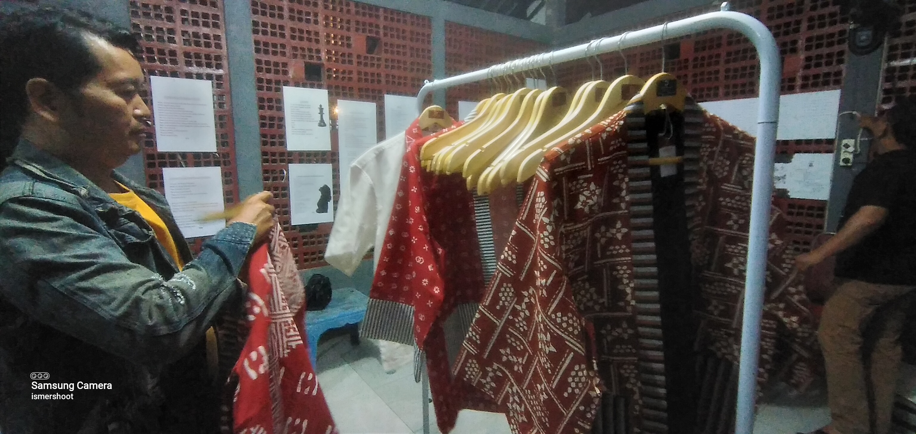Semarak HUT ke-81 RI, Seniman Jogja dan Purwokerto Gelar Pameran Lukisan, Puisi, dan Batik Modern di Rumah Literasi Merdeka
