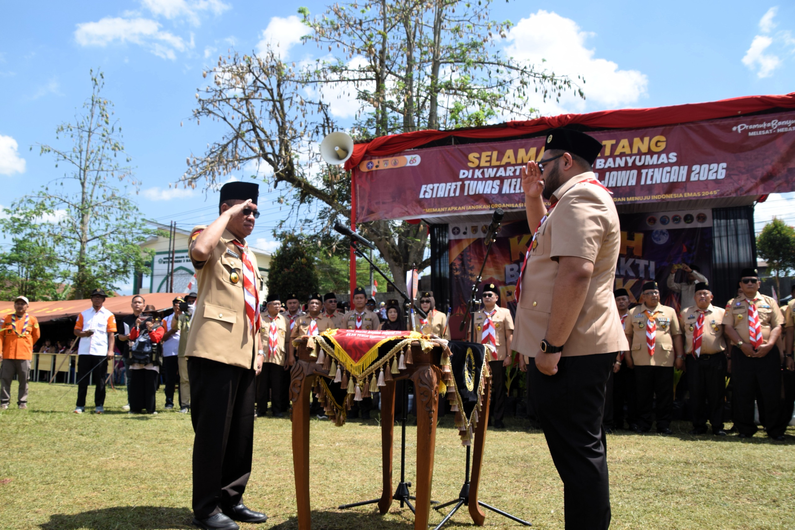 Bupati Sadewo, Terima Pasukan Estafet Tunas Kelapa 2026 Dari Kwarcab Purbalingga