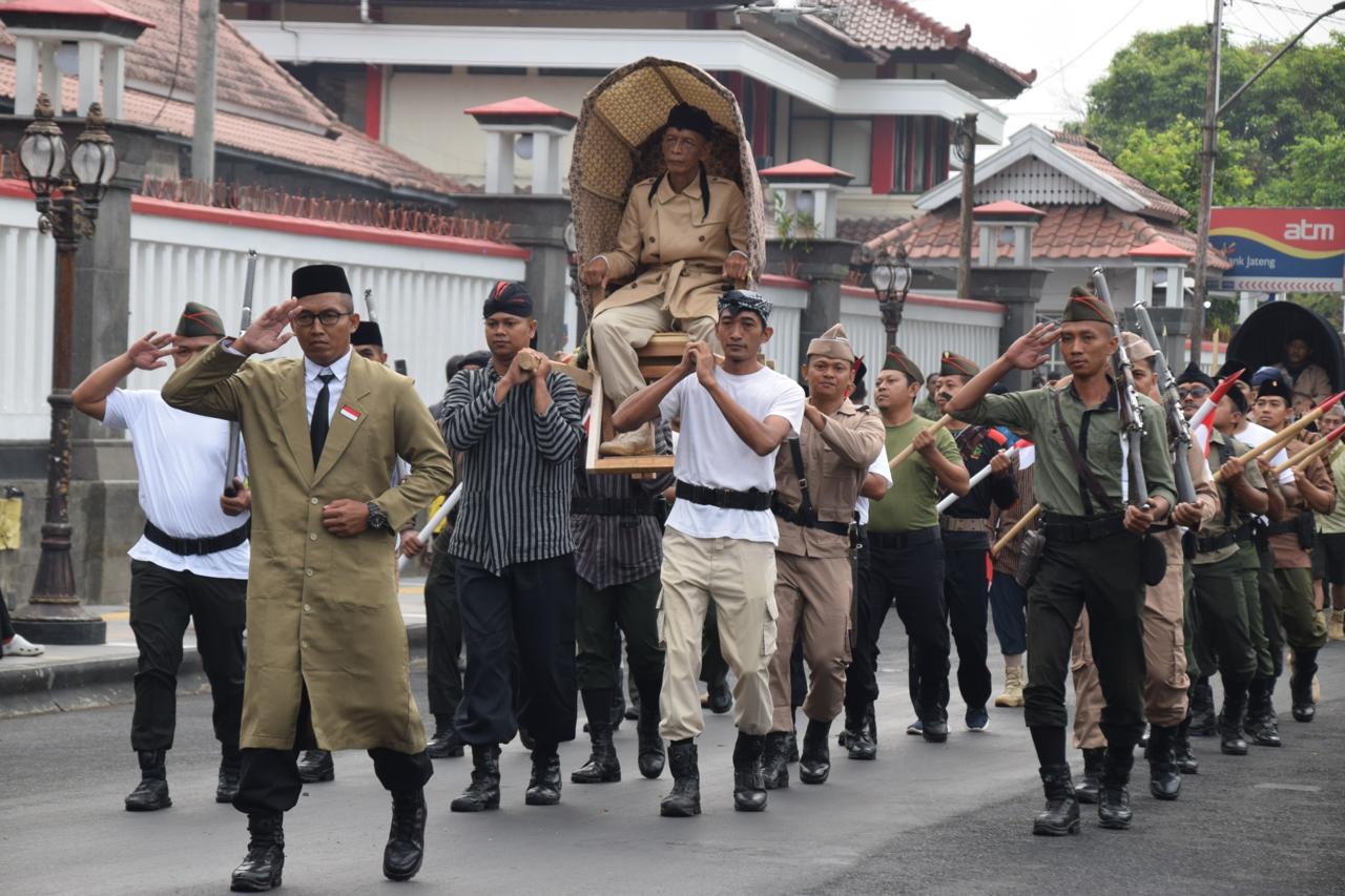 Buka LKBB dan Kirab Tandu Soedirman, Bupati Banyumas Ajak Generasi Muda Teladani Semangat Jenderal Soedirman